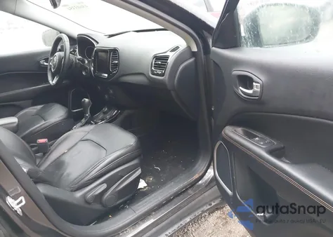 2018 Jeep Compass Limited 4X4 z USA, uszkodzony, nr VIN 3C4NJDCB7JT135570